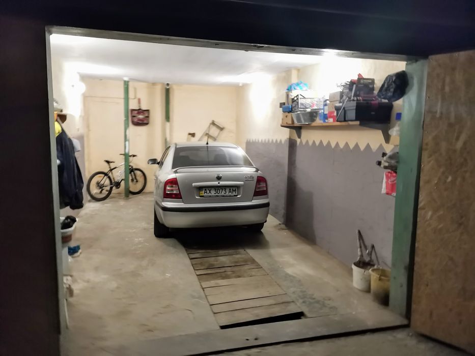 Продам капітальний гараж 25 кв.м. з підвалом на 2 кімнати ГК  ЯКОРЬ м. Індустріальна
