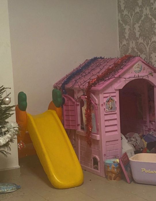 Troco por carro electricri criança Casinha da barbie + escorrega