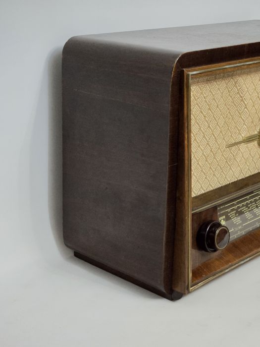 Rádio antigo reparado Grundig