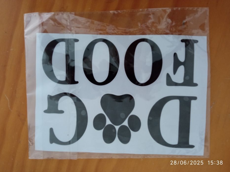 Adesivo para comida de cão