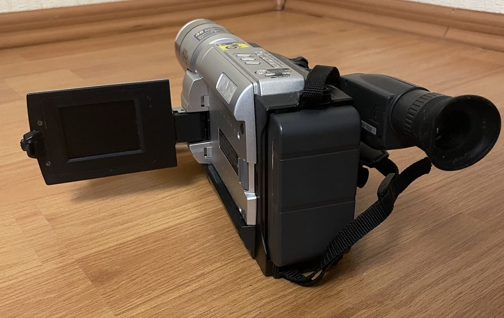 Відеокамера JVC GR-FXM37E + комплект