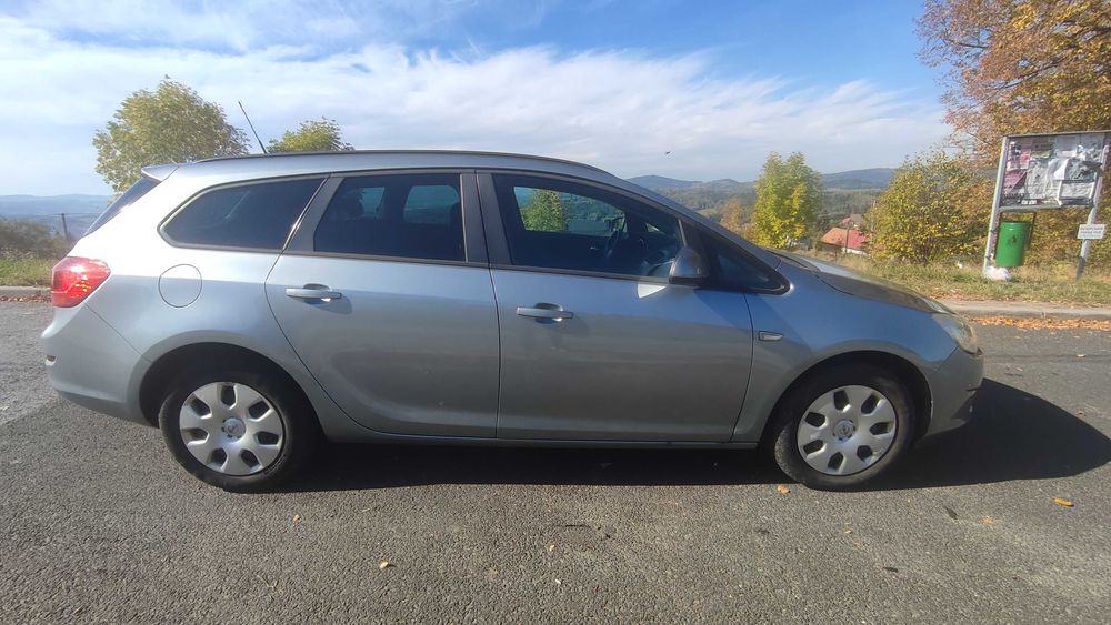 Opel Astra J Sports Tourer 1.7 CDTI 110 KM | 2011 | 254 tys. km | zadbany i sprawny