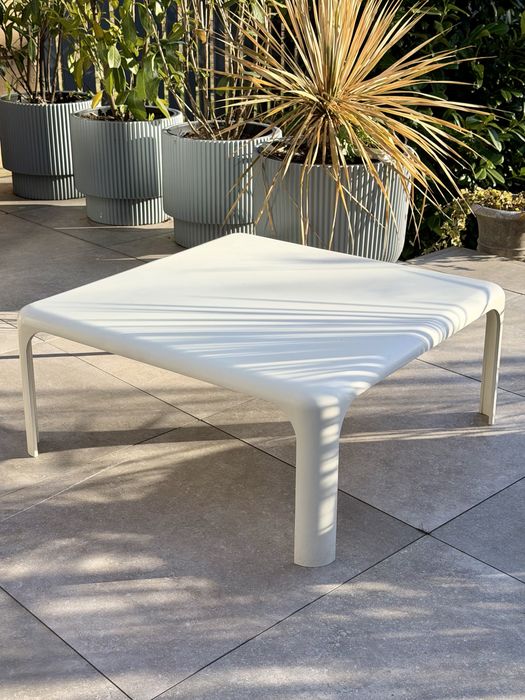 VICO MAGISTRETTI Stolik kawowy Demetrio 70 Artemide Ikona Designu Top