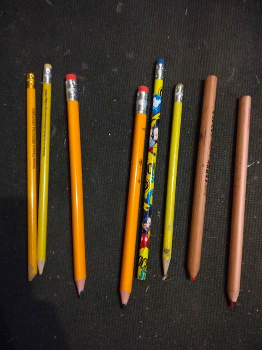Lápis esferográficas material escolar