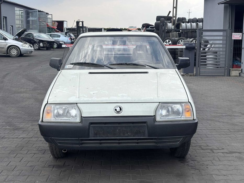 maska zderzak lampa Skoda favorit,   części używane 1991