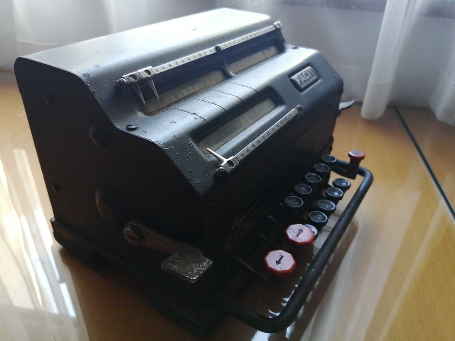 Máquina de calcular FACIT - anos 50