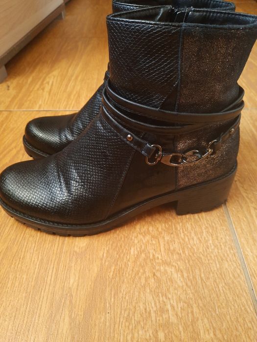 Продам осінні ботінки