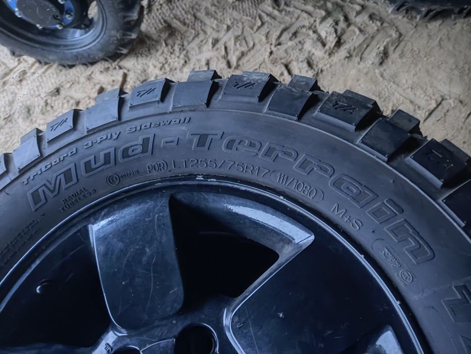 5 kół Jeep Wrangler rozstaw 5x127 opony BFGoodrich 255/75)17