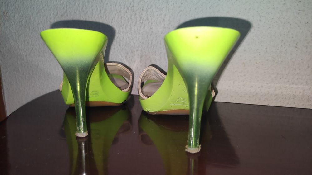 Sandália tacão alto