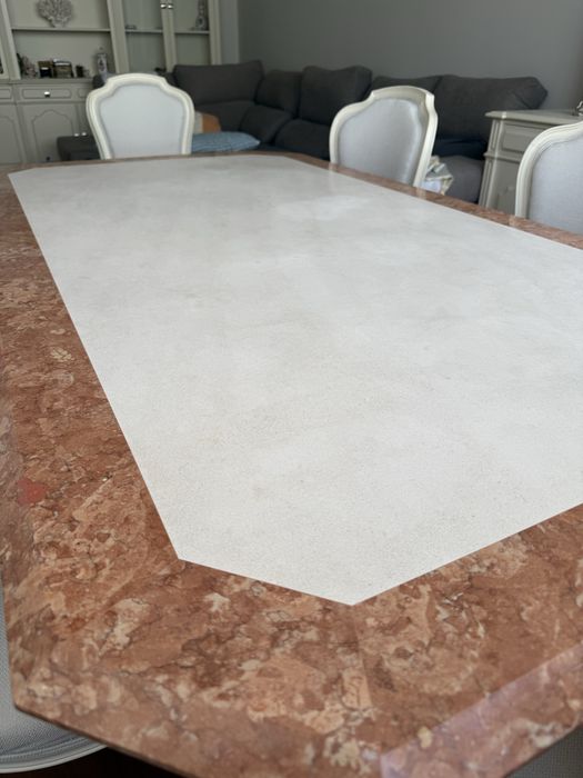 Mesa de Jantar em Mármore Maciço (1,80m x 1,00m)