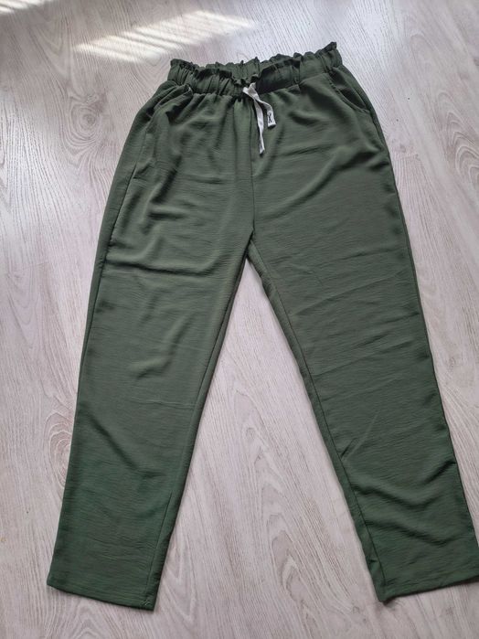 Letnie cienkie przewiewne spodnie 44 46