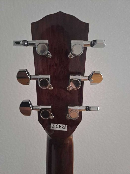 Продам гитару Fender CD 60 SB