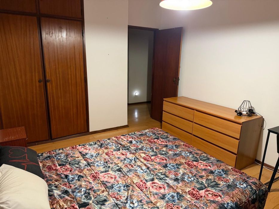 Alugo Quarto - Cruz d´Áreia - LEIRIA