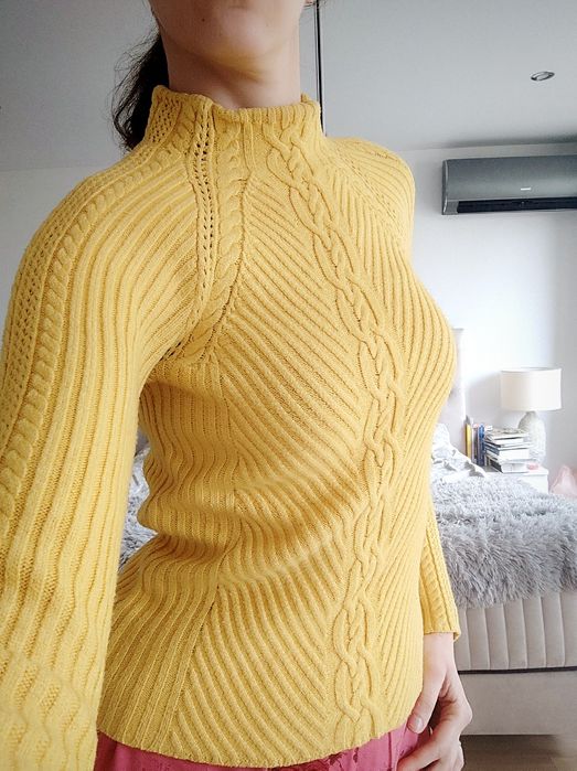 Sweter półgolf żółty słoneczny ze wzorem polecony S Reserved