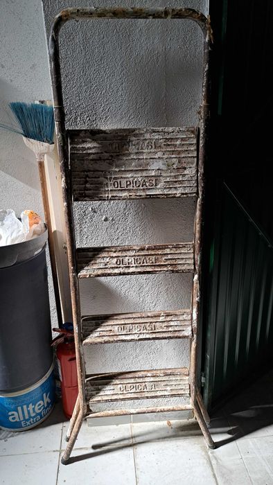 Conjunto dois escadotes em aço vintage