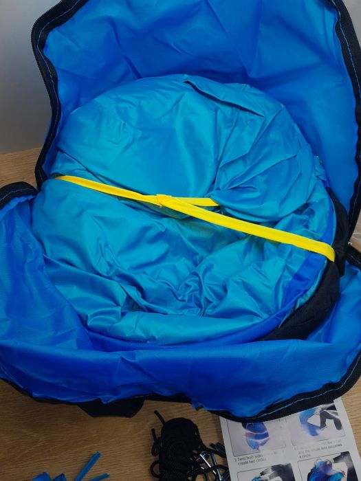 Przenośny samorozkładający się namiot plażowy