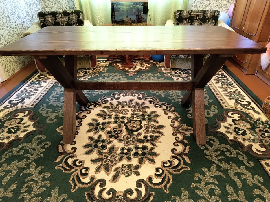 Стіл з масиву дерева