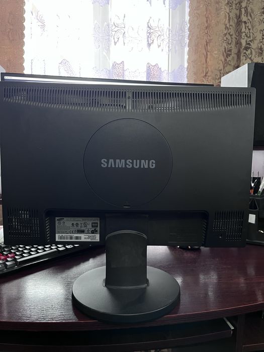 Монітор компʼютера samsung
