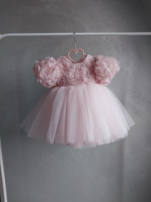 Детское платье, с розами и бантом