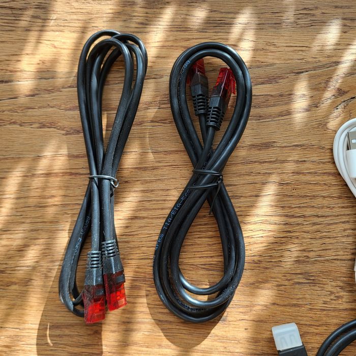 Kable + ładowarki + słuchawki ⁹¹