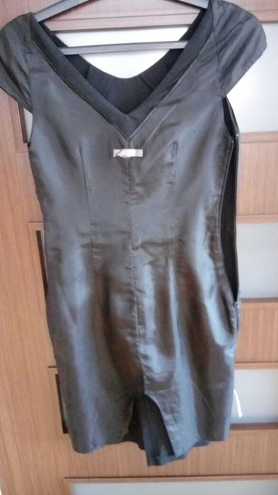 Przepiękna mała czarna