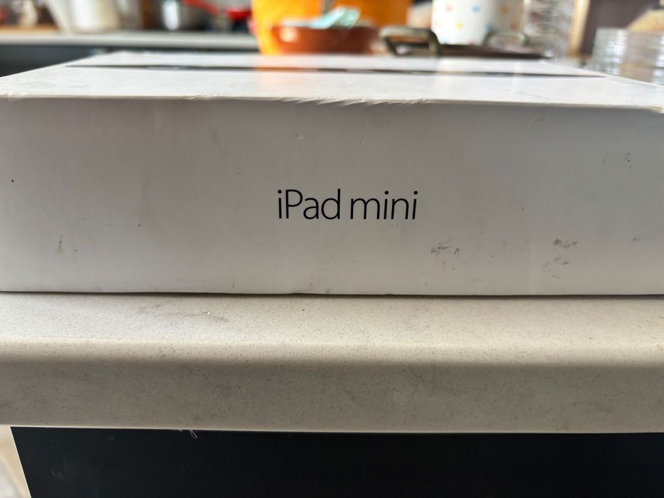iPad mini 2 32GB Wi-Fi + Cellular – Ecrã partido – Para peças ou reparar – liga