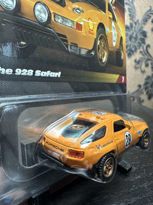 Hot Wheels Elite64 Porsche 928 Safari