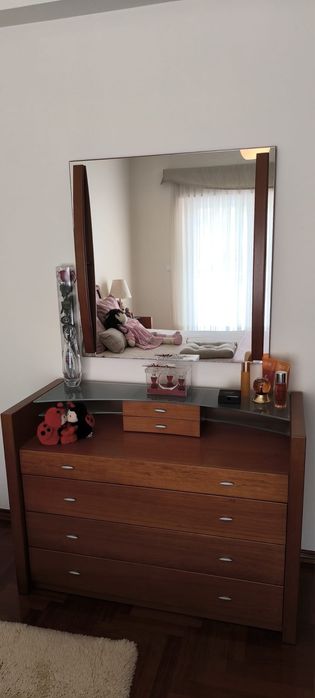 Quarto Moderno e Completo em cerejeira