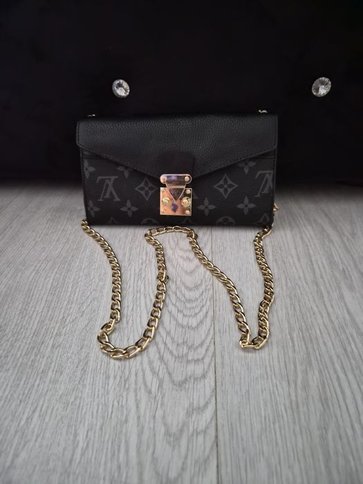 Louis Viutton torebko portfel na lancuszku logowany elegancki
