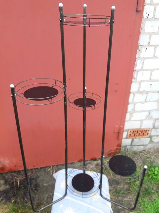 Стоика для цветов в хорошем состоянии.