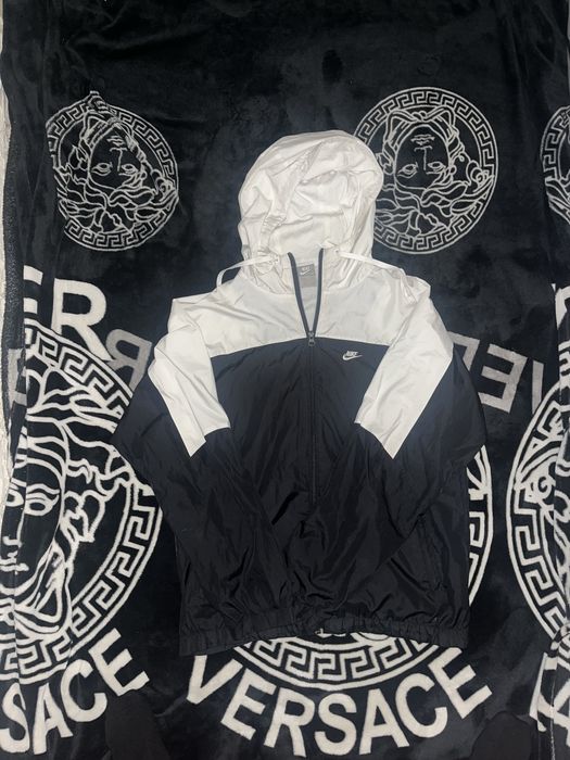 ветровка Nike Sportswear Windrunner  M