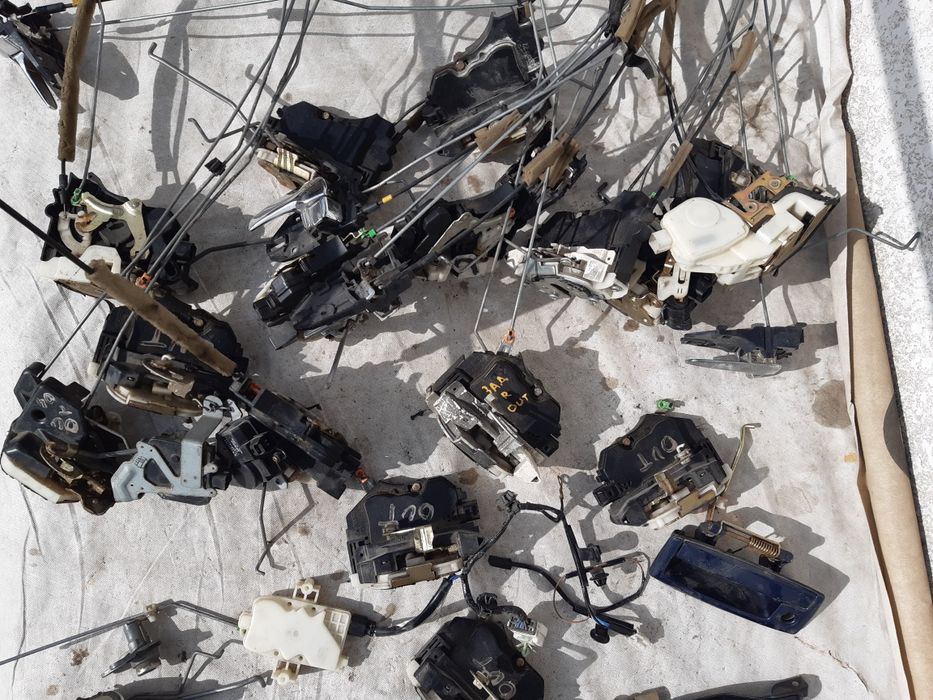 Замок дверей ручка дверей Mitsubishi Outlander  замок багажника