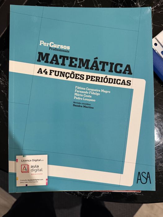 Livros escolares impecáveis