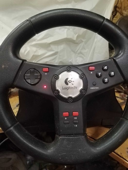 Игровой руль с пидалями