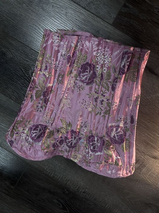 Рожеві корсети. Ідеальний варіант для подруг)