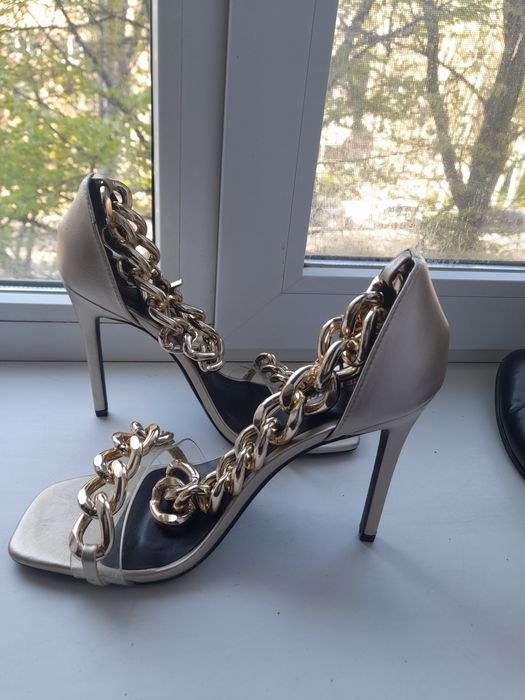 Босоножки  модельные  р.40