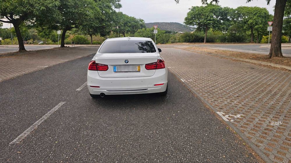 BMW 318d Sport Line Automático | Histórico BMW foto 4