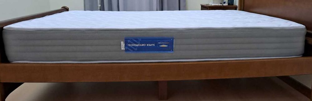 Cama de casal + mesa de cabeceira + Colchão Lusocolchão Super Ortopédi