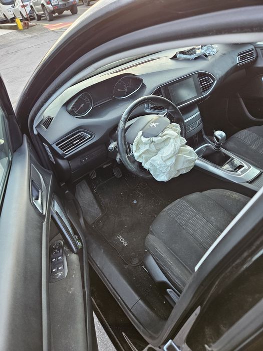 Peugeot 308 II 1.6 BlueHDi de 2016 para peças