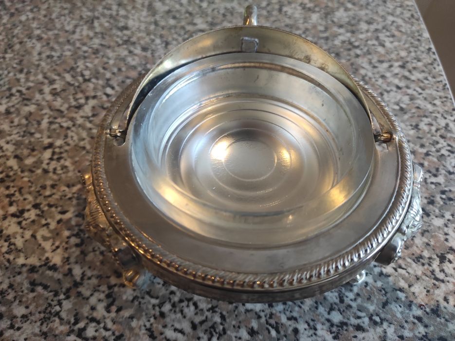 Manteigueira e cesto em Casquilho