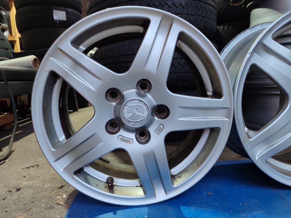 Диски R-15. 5×114.3. ET-50. J-6. Dia-67.1