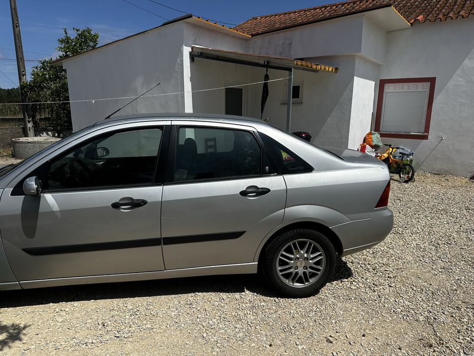 Ford focus MK1 Sedan 2000 1.6 gasolina
