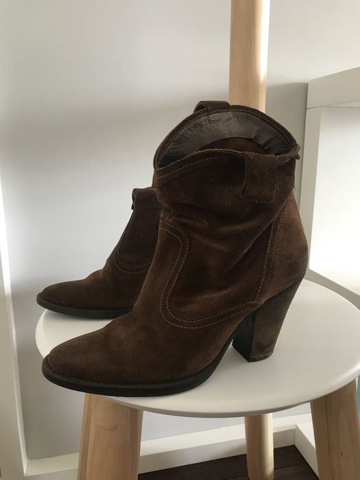 Botins camurça, castanho, da Prof, número 37.