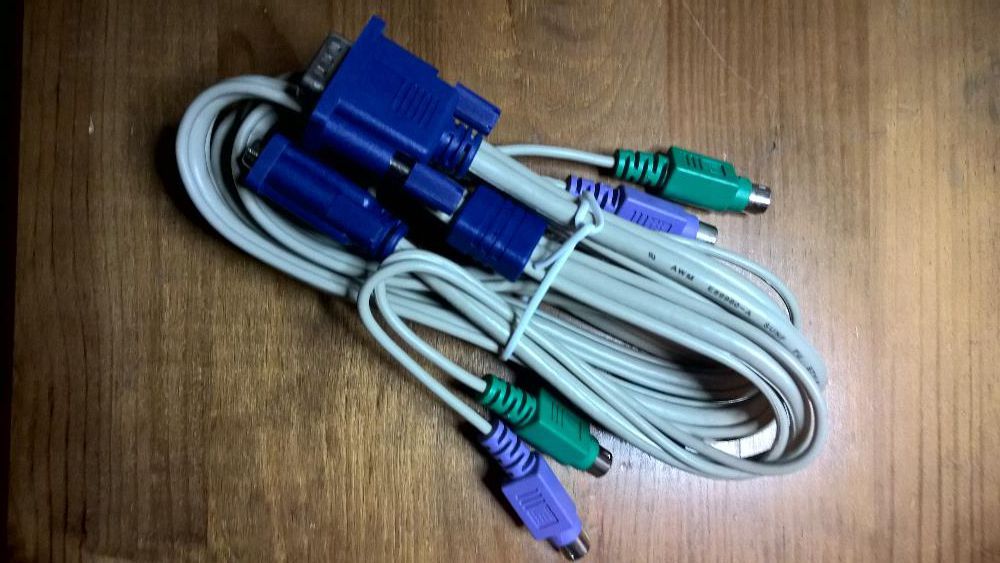 KVMs com 4 entradas64586343369219122