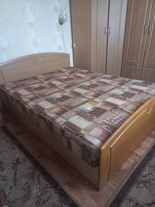 Ліжко з підйомним механізмом