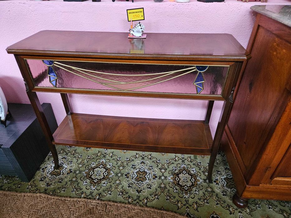 Excelente consola em madeira com acabamento e