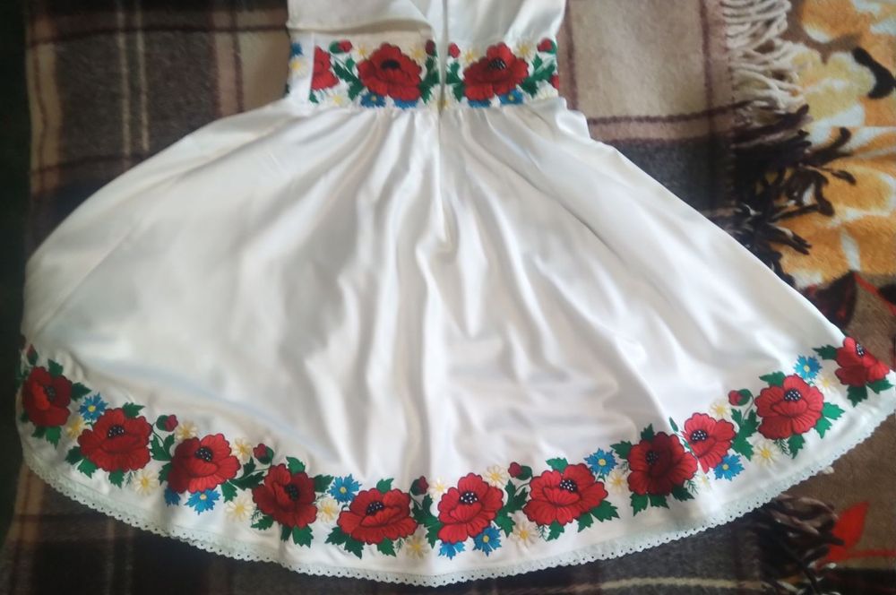 Атласна сукня в українському стилі / плаття вишиванка / на випускний