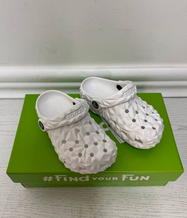 Crocs Classic Kids Geometric Bone, White, Lavander c9 c10 c11 c12 c13 j1 j2 j3
Bone, White, Lavander.
