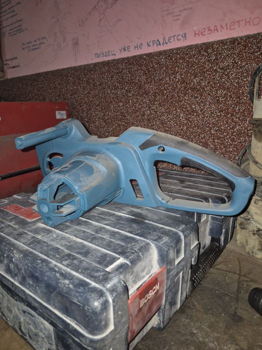 Пластик від електро пили makita