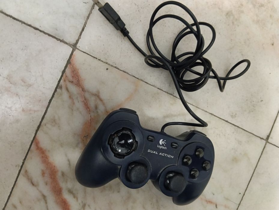 Gamepad / Comando com Fio Logitech para PC (Modelo Retro Dual Action/Rumblepad)